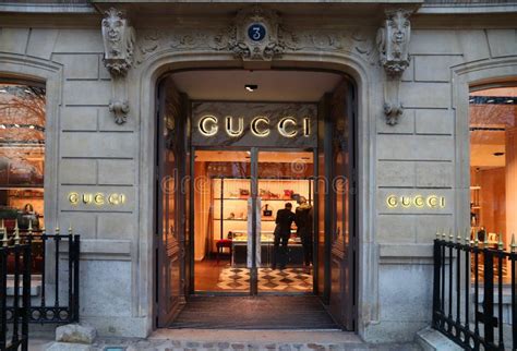 gucci store in paris.